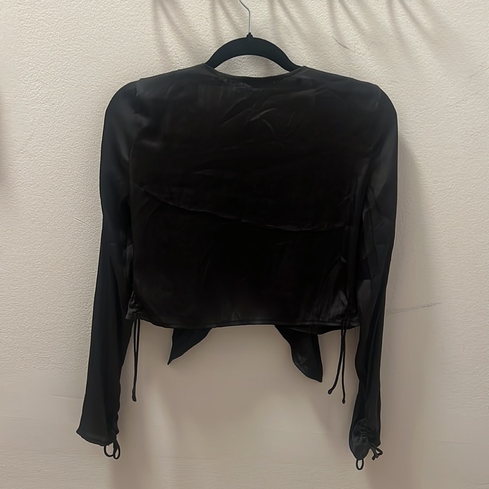 Black top from Princess Polly. Size 8, in amazing condition! - Picture 3 of 3